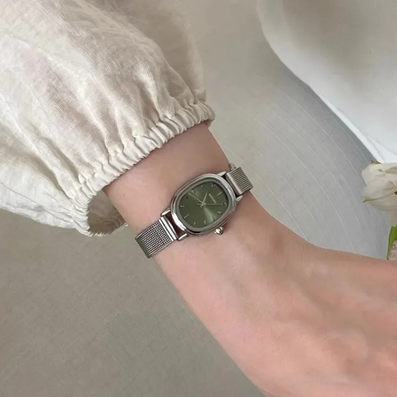 Minimalist Thin Watch - Pequeno mostrador oval relógio verde simples